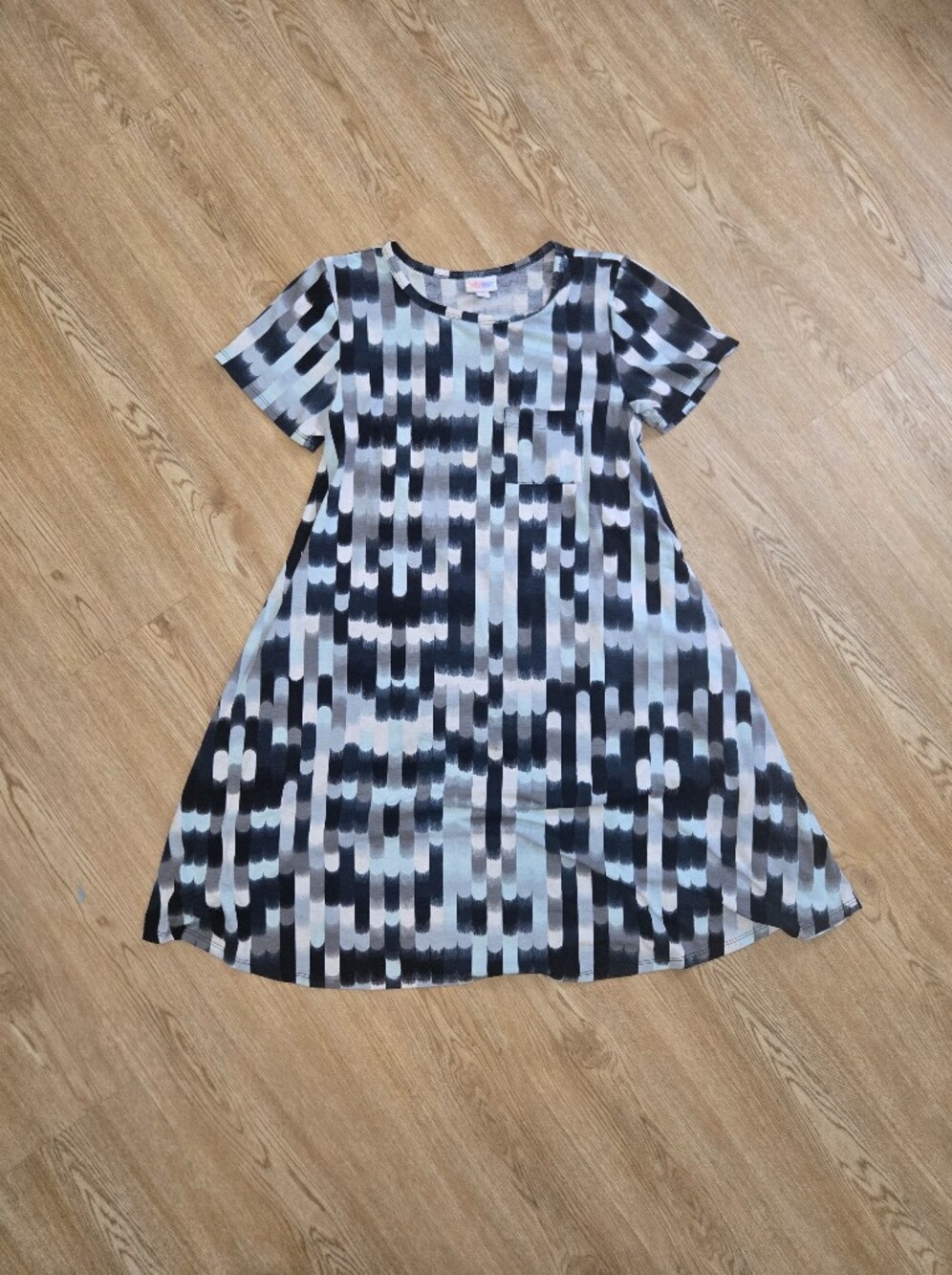 Lularoe Carly Black & White Patterned Short Sleeve Dress